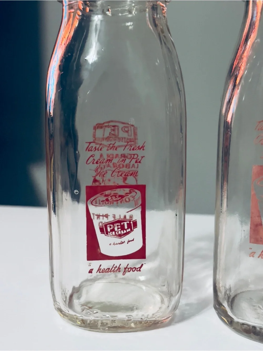 Vintage Pet Dairy Half Pint Glass Milk Bottles 1950’s Advertising Set Of 2